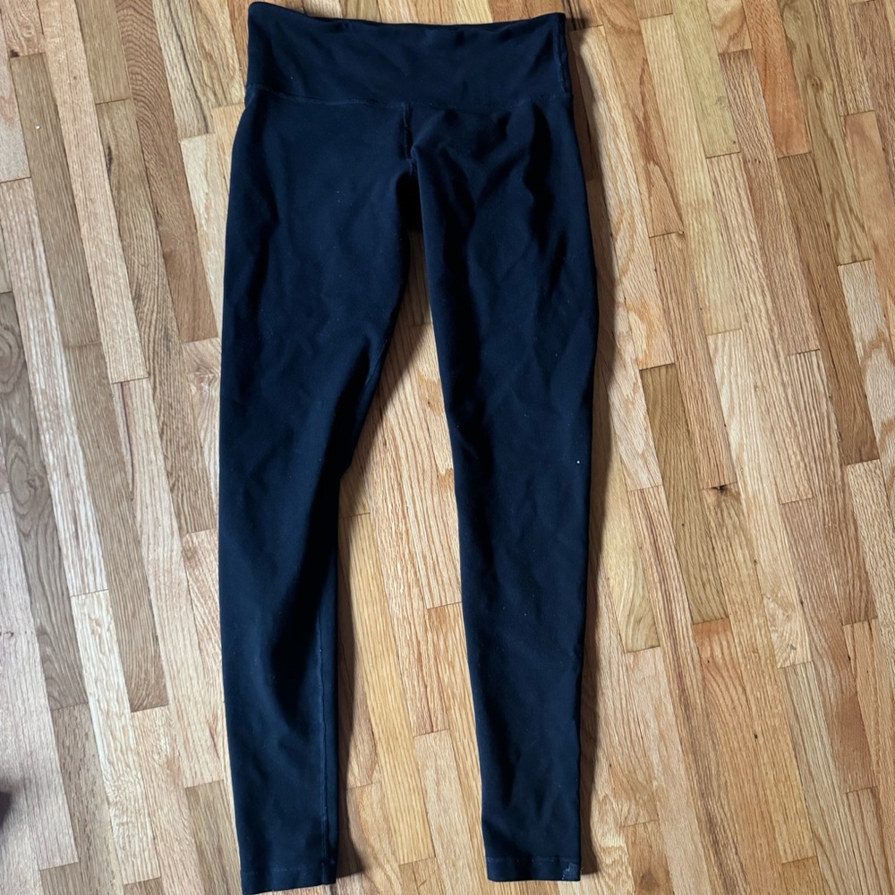 Black lululemon wunder under leggings